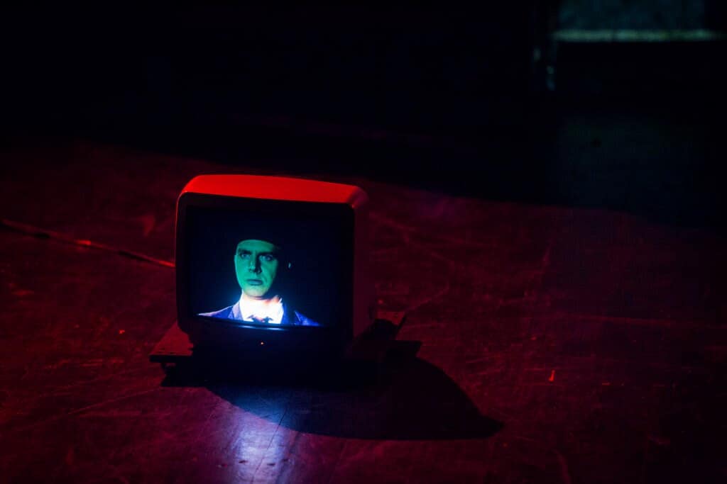 Vizualinių eksperimentų teatro „Kosmos Theatre“ spektaklis „Kafka Insomnia“